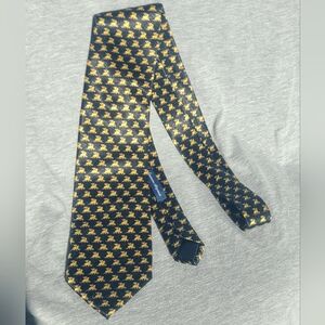 100% Pure Silk Venezia Venice City of Art Black and Gold Griffin Neck Tie. Clean